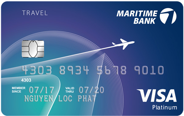 Đại diện Maritime Bank, ông Nguyễn Hữu Quang, Giám đốc Trung tâm Thẻ Maritime Bank nhận cúp từ Visa