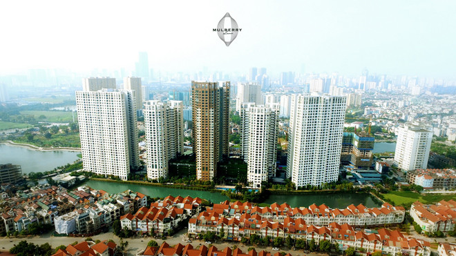 Mulberry Lane nằm trong khu đô thị mới Mỗ Lao đã hoàn thiện cơ sở hạ tầng, nhìn ra hồ Trung Văn rộng 2.7ha và hồ nước tự nhiên thoáng đạt