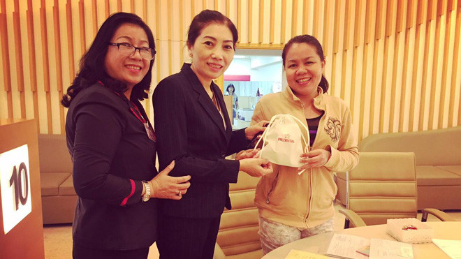 Prudential thực hiện chi trả quyền lợi cho khách hàng