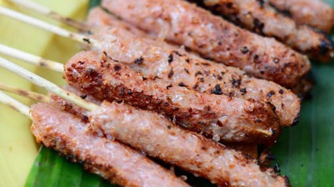 Nem chua nướng, cá nướng ngõ Ấu Triệu