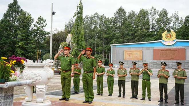 Phát huy tính xung kích xây dựng đơn vị lớn mạnh