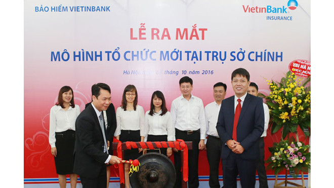 Ông Lê Tuấn Dũng - Tổng Giám đốc VBI đánh chiêng ra mắt mô hình tổ chức mới