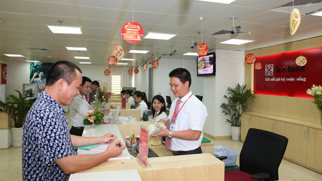 Cuộc chiến Ngân hàng bán lẻ: Miếng bánh còn lớn?