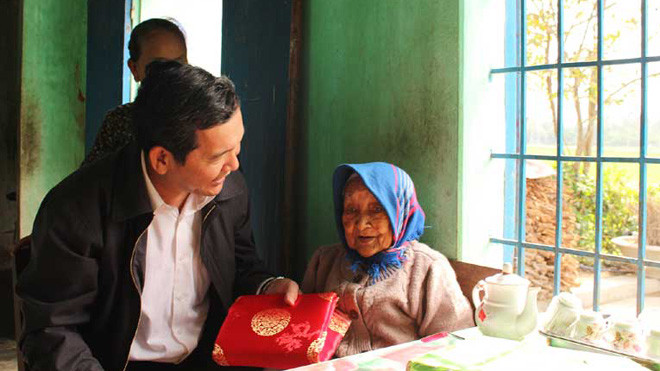 Lãnh đạo tỉnh luôn quan tâm người cao tuổi (Ảnh- Kim Chi)