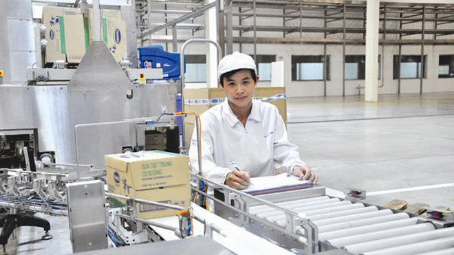 Dây chuyền sản xuất sữa nước của Vinamilk tại nhà máy ở Bình Dương. Ảnh: MINH TÂM