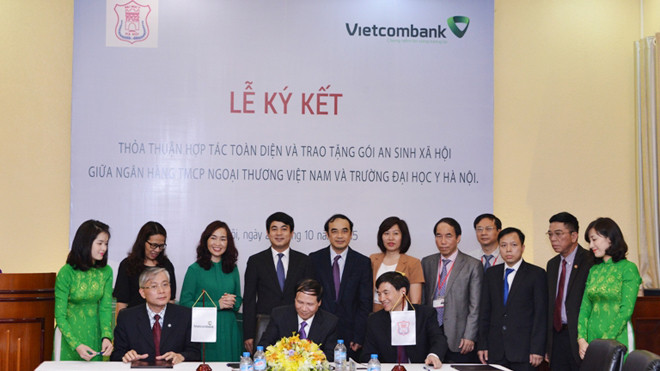Lễ ký kết thỏa thuận hợp tác toàn diện giữa Vietcombank Hoàn Kiếm và Trường ĐHYHN