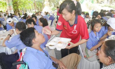 Nhân viên chăm sóc người khuyết tật