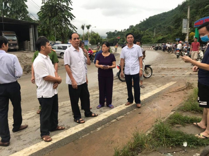 Chính quyền địa phương đã có mặt chỉ đạo hỗ trợ gia đình bị nạn.