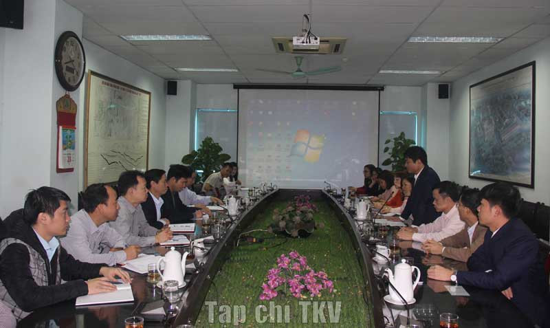 Đồng chí Trương Ngọc Linh, Phó Giám đốc Công ty CP than Hà Lầm báo cáo về tình hình SXKD của Công ty