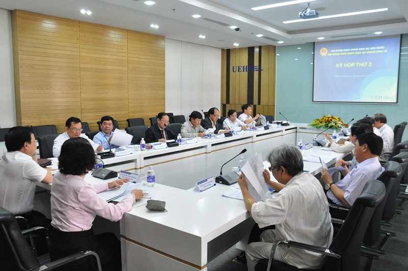 Hội đồng giáo sư ngành kinh tế năm 2016