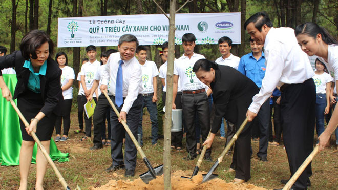 Vinamilk là doanh nghiệp đi đầu trong việc không chấp nhận liên doanh, chấp nhận cạnh tranh sòng phẳng với các doanh nghiệp nước ngoài vào thị trường Việt Nam