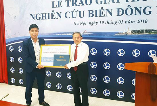 Loạt bài viết “Trường Sa trong tim người trẻ” đăng trên báo in Tiền Phong đoạt Giải xuất sắc.