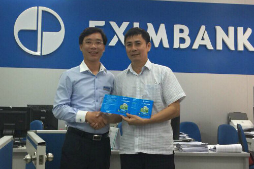 Ông Nguyễn Tiến Nam đã nhận tiền và gửi lại 10 tỷ đồng tiết kiệm tại Eximbank. Ảnh: PV.