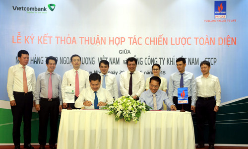 Ký kết hợp đồng tín dụng 4.000 tỷ đồng giữa Vietcombank và PV GAS