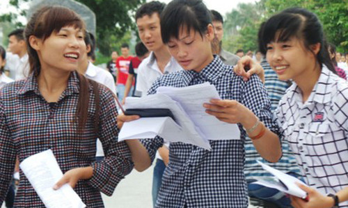 Thí sinh được đăng ký chọn dự thi cả 2 bài thi tổ hợp, điểm bài thi tổ hợp nào cao hơn sẽ được chọn để tính điểm xét công nhận tốt nghiệp THPT.