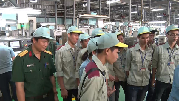 Sinh viên trường Cao đẳng nghề số 1-BQP đi thực tế tại các khu công nghiệp