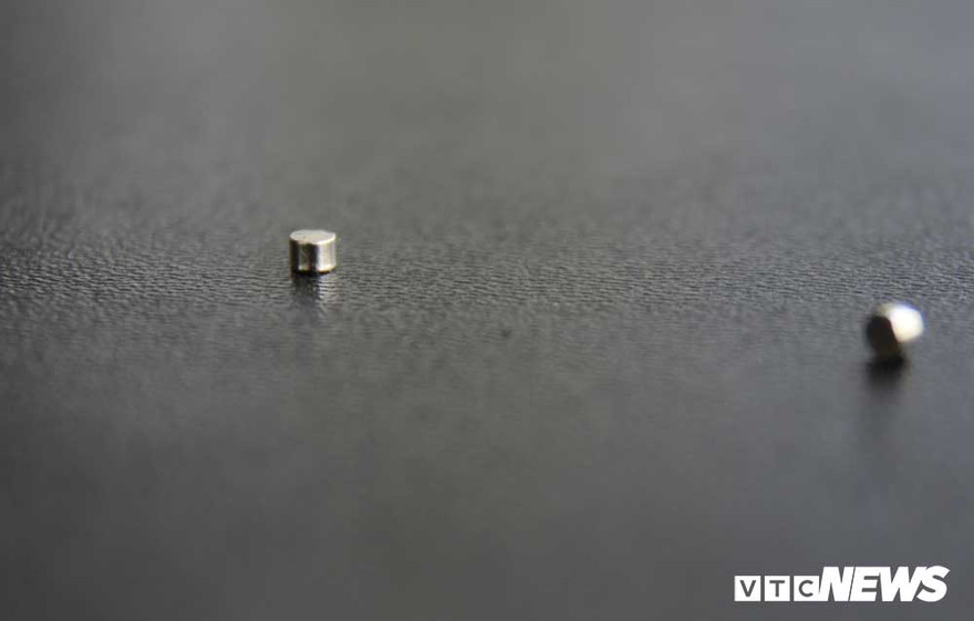  Chiếc hạt tai nghe siêu nhỏ có kích thước chỉ khoảng 2mm.