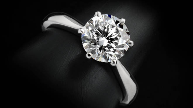 Quà tặng kim cương đa sắc - IPhone 5C bản lock trong thế giới trang sức