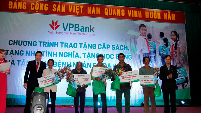 VPBank trao học bổng và nhà tình nghĩa tại Gia Lai