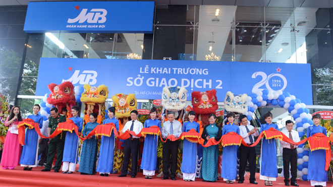  Cắt băng Khai trương Sở Giao dich 2