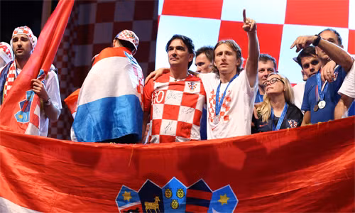 Dalic phản đối gay gắt việc các chính trị gia lợi dụng hình ảnh của đội tuyển sau kỳ tích vào chung kết World Cup. Ảnh: Reuters.