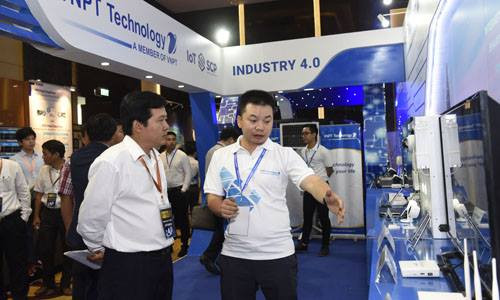 Gian trưng bày giới thiệu SPDV của VNPT tại Industry Summit 2018