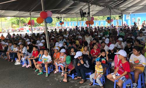 Các cháu thiếu nhi tham gia chương trình