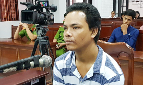 Khum trong phiên tòa