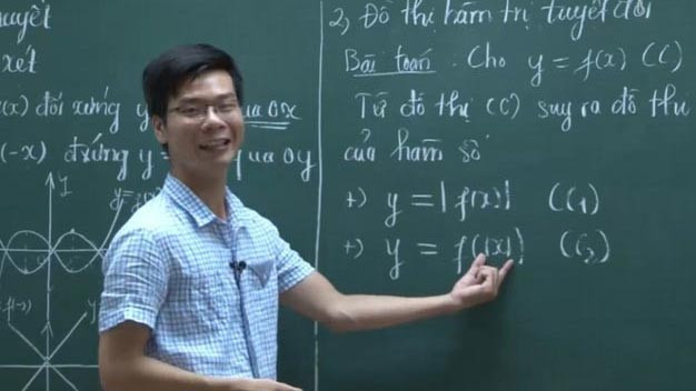 Thầy giáo Đinh Tiến Nguyện giảng bài online