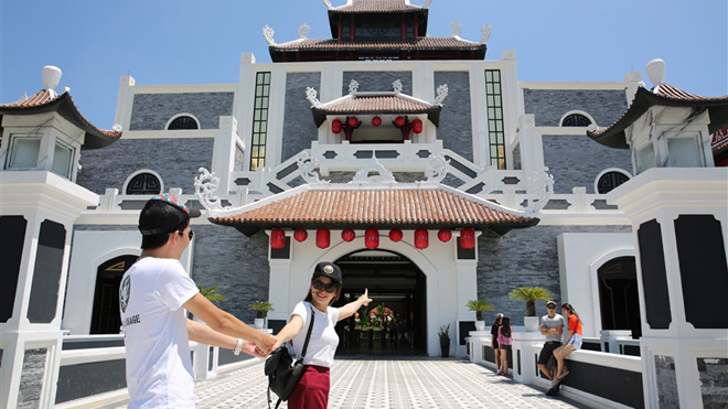 Asia Park ra mắt tàu lượn dạng treo lớn nhất Việt Nam