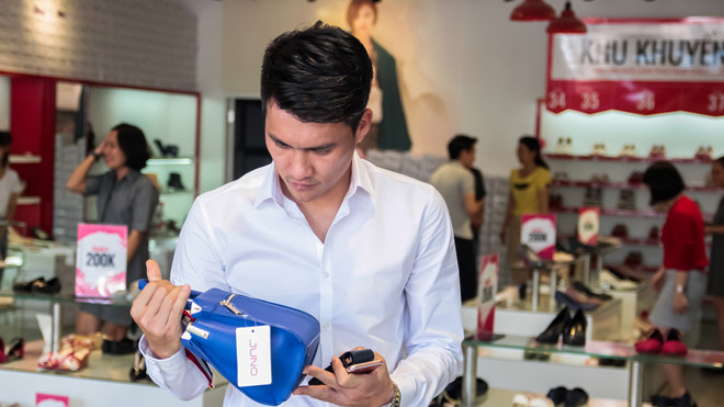 Công Vinh, Gil Lê háo hức mua quà 8/3 cho 'người ấy'