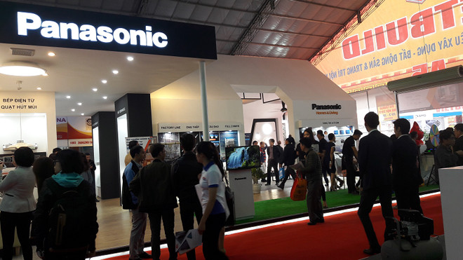 Hàng trăm lượt người lui tới thăm quan, tìm hiểu