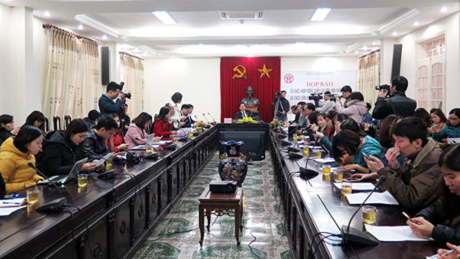 Ông Lê Vinh- P.TGĐ Công ty CP Tiến bộ Quốc tế trả lời họp báo