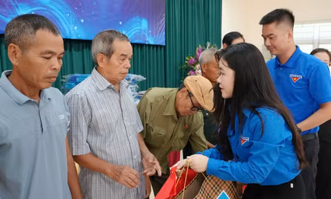Thắp sáng đường quê, lan tỏa nghĩa tình tri ân ở vùng cao Thanh Hóa