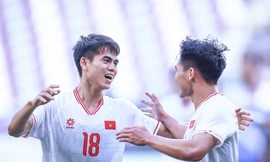 U22 Việt Nam lên đường sang Trung Quốc đấu Hàn Quốc và Uzbekistan, Khuất Văn Khang ở nhà