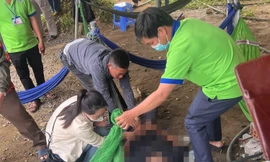 Đung đưa võng khi chờ thi bằng lái xe, một người bị tường đè tử vong