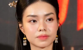 Nữ chính phim 'Vợ ba' bị dừng chiếu trở lại