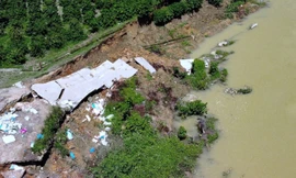 Sạt lở 'xóa sổ' hàng trăm mét đường, đất sản xuất dọc sông Krông Nô