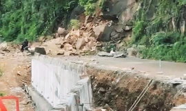 Hình ảnh được người dân ghi lại trưa 28/9 trên đèo Đại Ninh.