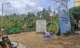 Container tuột cáp, đè chết tài xế xe cẩu