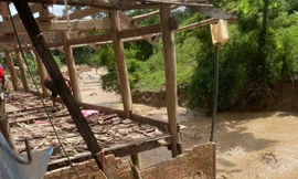 Lũ quét trong đêm ở Mường Luân: Nhà sập, ô tô trôi, bản làng tan hoang