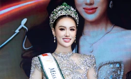 Á hậu Trịnh Mỹ Anh tự xin đi thi Hoa hậu Trái Đất