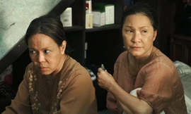 Phim có Hồng Đào, Việt Hương thu 30 tỷ đồng mở màn