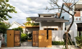 Nhà trên diện tích 220m2 với sân vườn, vườn rau ngay trong sân