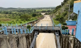 Nước vượt ngưỡng, hai hồ thuỷ lợi ở Lâm Đồng đồng loạt tăng xả