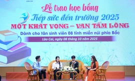 Trao 105 suất học bổng cho tân sinh viên nghèo vượt khó tại Lào Cai