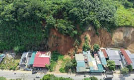 Xuất hiện vết sạt lớn ở Lào Cai, di dời dân khỏi vùng nguy hiểm