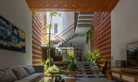 Ngôi nhà nhiều tầng bậc ở Hà Nội giảm khói bụi bằng thảm thực vật đan xen