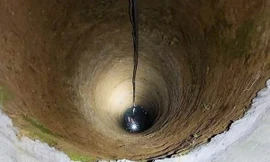 Đi làm rẫy, người phụ nữ bàng hoàng phát hiện chồng và con chết dưới giếng