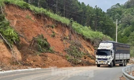 Nhiều điểm trên quốc lộ 28B có nguy cơ cao bị sạt lở